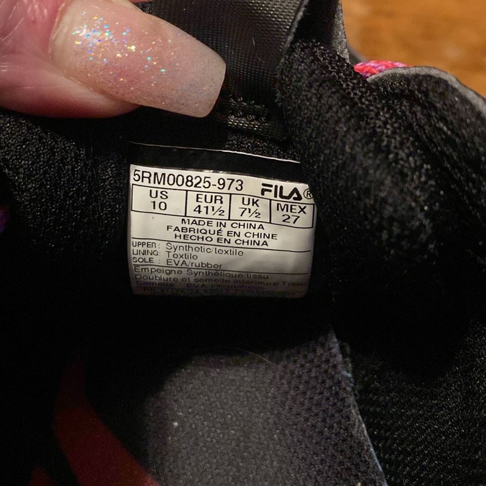 Fila Sneakers in great shape Gently Used Condition - Picture 3 of 7